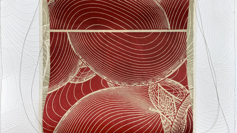 Red Wave &middot; Água forte, gofrado, costurado. 20x22cm &middot; 2026