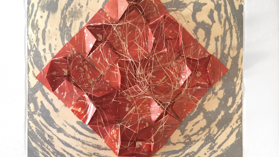 Connected &middot; Água tinta de açúcar, dobragem, costurado. 19x21cm &middot; 2016